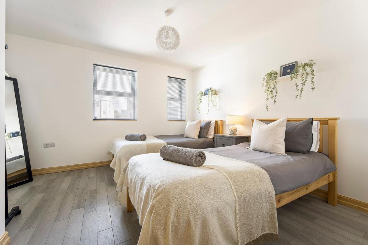 Spacious, Newly Renovated, Three Bedroom Town Centre Duplex Apartment With Free Parking, Sleeps Seven - Walking Distance To Beach Bournemouth Luaran gambar